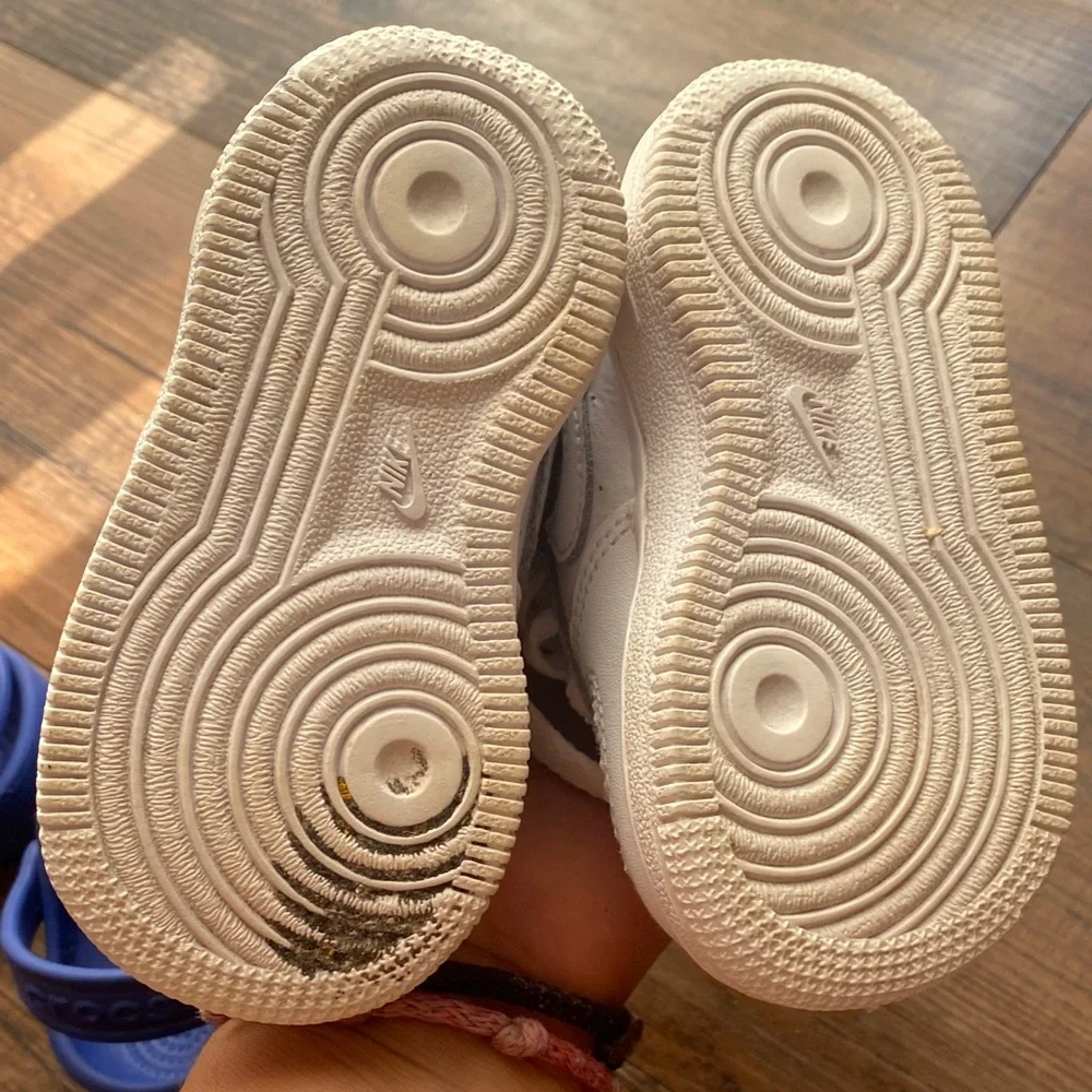 Bundle Nike and Crocs Kids' Blue Clogs and White Sneakers - Picture 13 of 16